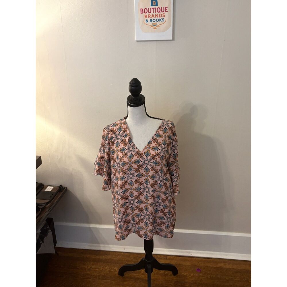 LOFT Pink Geometric Print Flutter Sleeve Blouse – Size Medium
